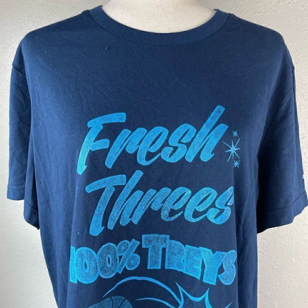 NWOT Adidas Basketball T-Shirt Size L